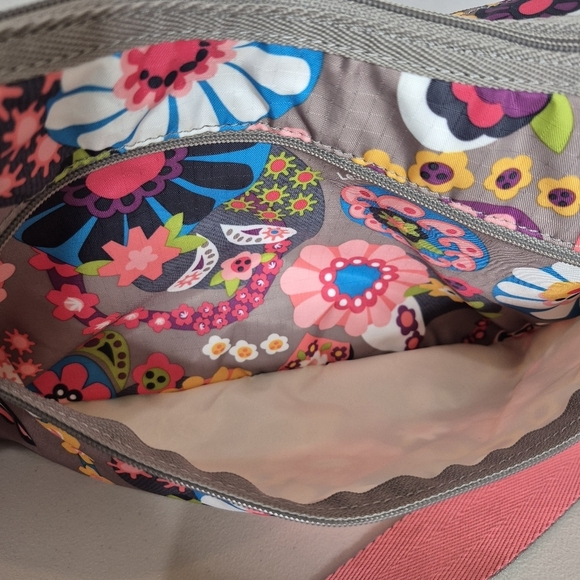 LeSportsac Summer Floral Gray / Pink Nylon Classic Adjustable Crossbody Hobo Bag - Picture 7 of 15